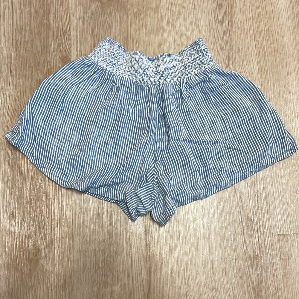 Abercrombie Kids Smocked Stretch Waist Striped Blue White Lightweight Shorts - Picture 4 of 7
